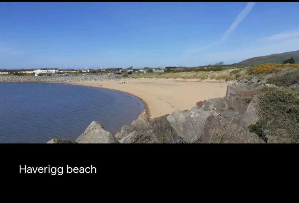 Nadia's Smart Tv & Wi-fi Holiday home *