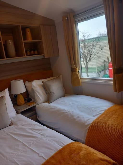 Nadia's Smart Tv & Wi-fi Holiday home