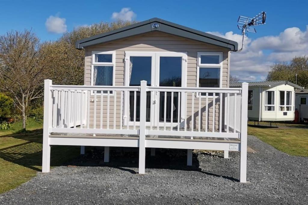 Nadia's Smart Tv & Wi-fi Holiday home